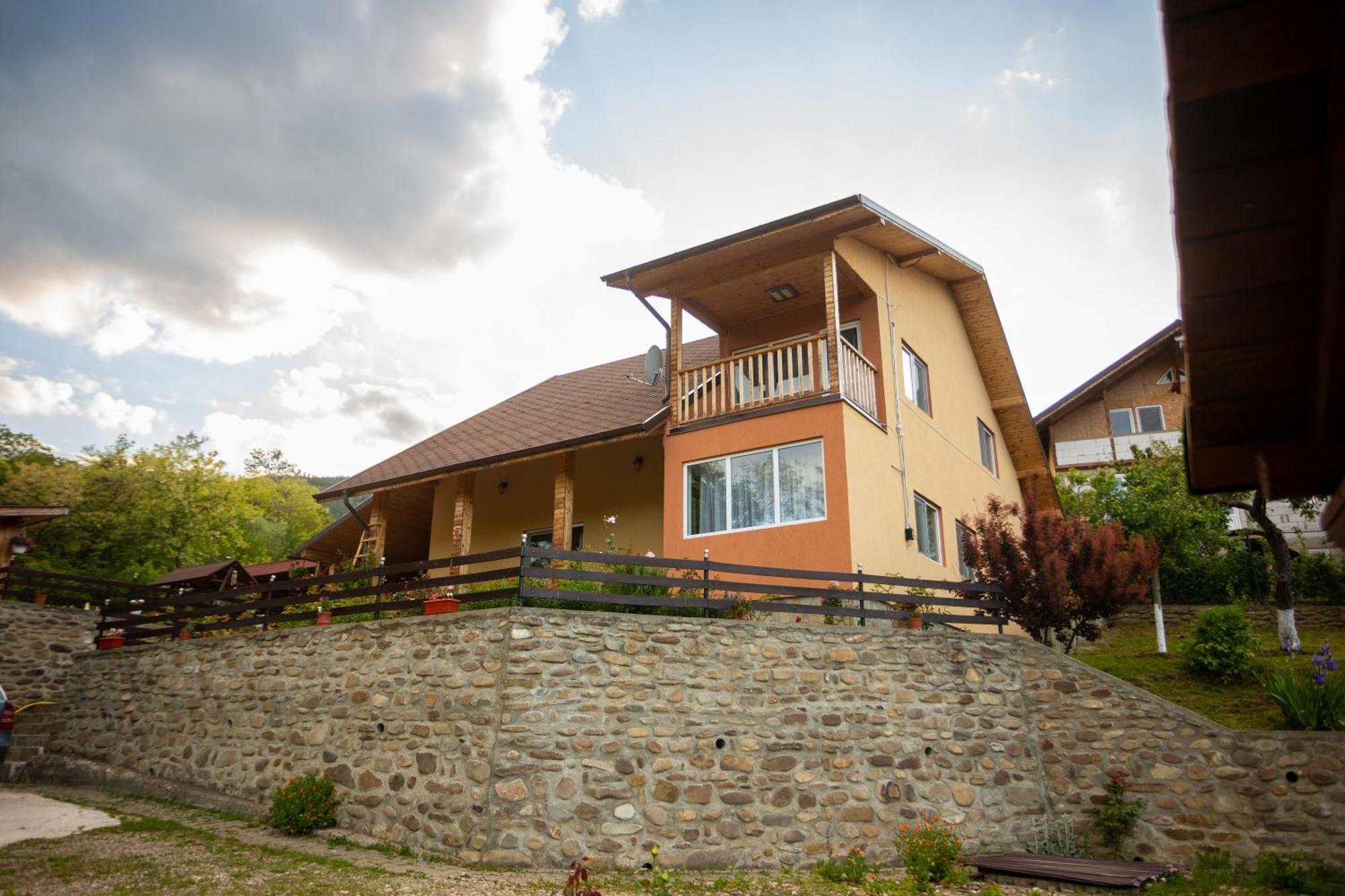 Casa Rumelia Paltineni Екстер'єр фото