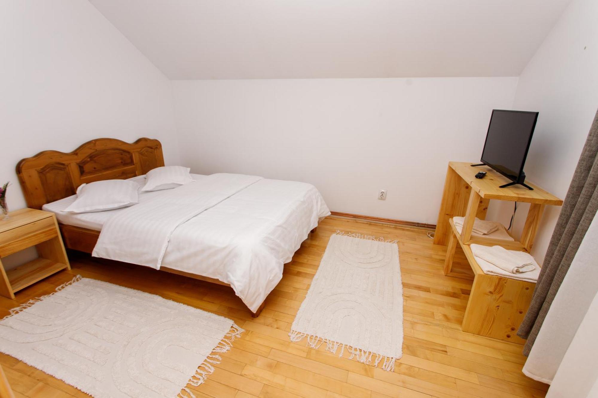 Casa Rumelia Paltineni Екстер'єр фото