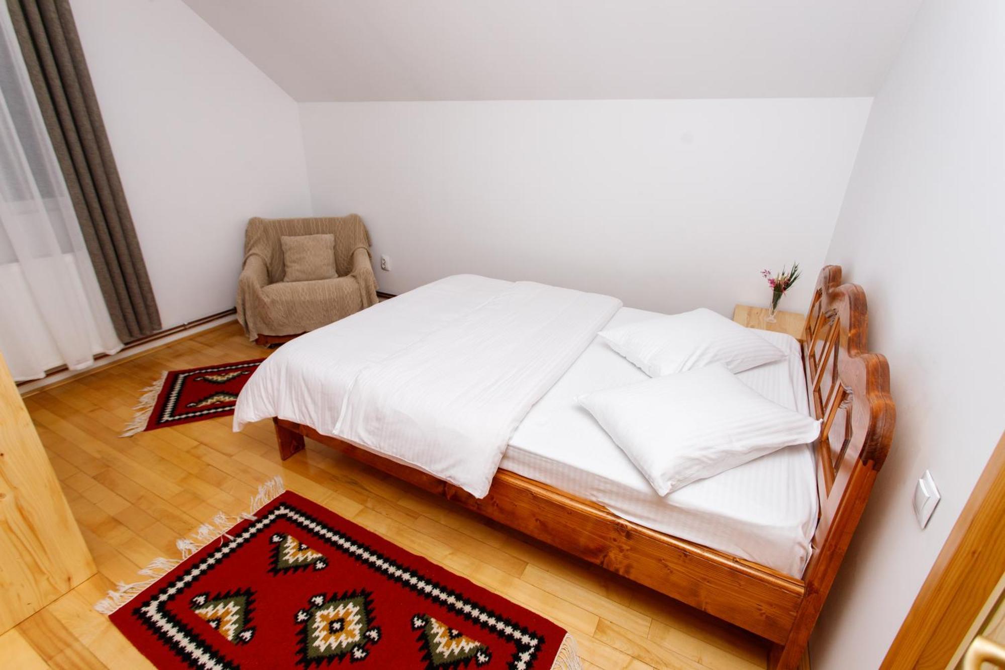 Casa Rumelia Paltineni Екстер'єр фото